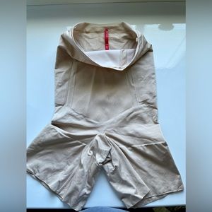 Spanx Oncore High waist mid thigh shape wear M